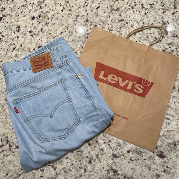 Low Pro Levi’s - Picture 7 of 7